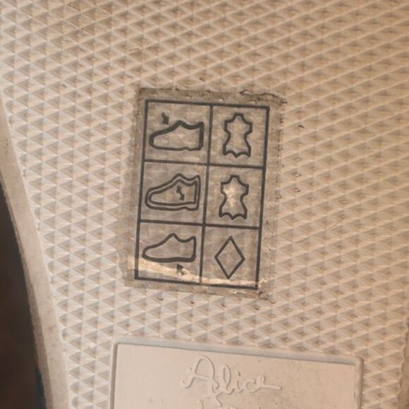 Alice and Olivia Cassidy Rainbow Stripe Sequin Leather Lace Up Sneakers Sneakers - Picture 11 of 16